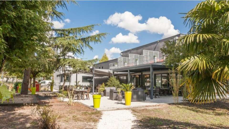 Logis Au Comté d'Ornon Hôtel et Spa