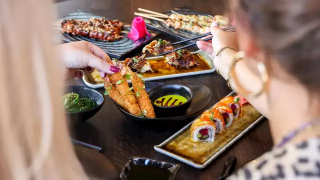 Alojamiento & cena asiática para compartir en Mr. Sato en Noordwijk