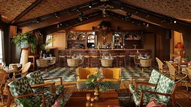 PAARL Stay: luxe verblijf & Afrikaans shared dining experience in Sassenheim