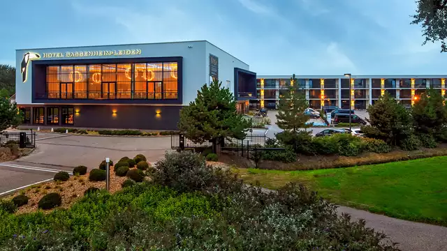 PAARL Stay: luxe verblijf & Afrikaans shared dining experience in Sassenheim