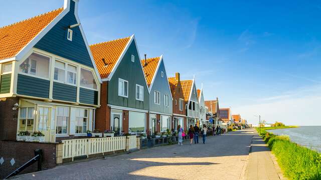 Stap met z´n drietjes in de traditie van Volendam inclusief foto, diner en overnachting