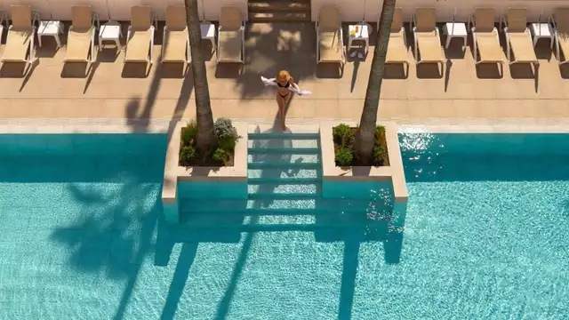 Luxe tout compris dans un hôtel moderne réservé aux adultes en Méditerranée