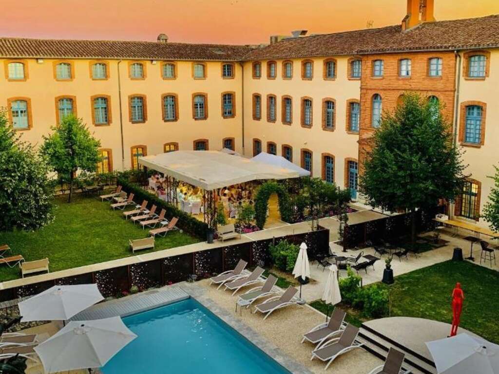 Détente Dans Une Abbaye De Charme Du Xviième Siècle À Montauban - 4* (ref 5128)