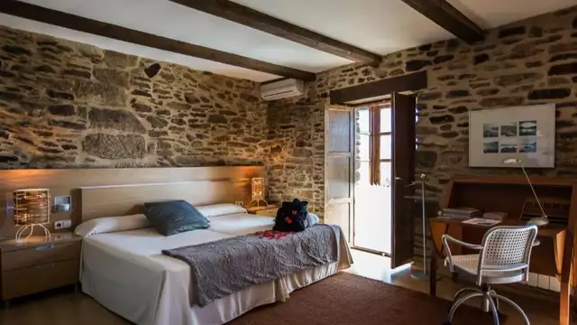 Escapada relax en una suite con jacuzzi y minibar gratuito en Puebla de Sanabria