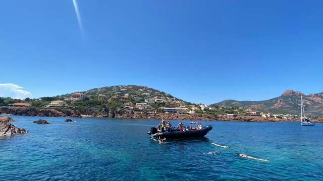 Découverte des calanques depuis la baie de Cannes