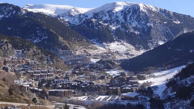 Een heerlijk verblijf in Andorra, inclusief een fles cava.