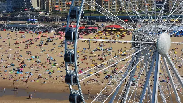 Geniet van het uitzicht van Scheveningen vanuit het reuzenrad