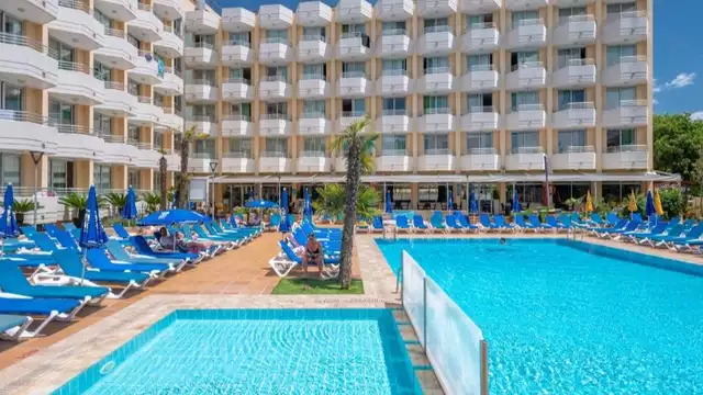 Pensión completa en Tossa de Mar con spa y botella de vino