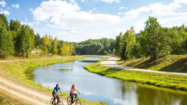 Découvrez les environs à vélo et terminez par un dîner en 5 plats