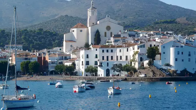 Estancia en Cadaqués con desayuno y botella de vino