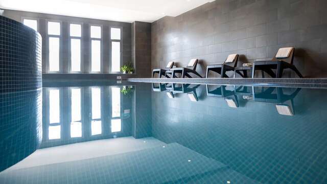 Escapada 4 estrellas en Niza cerca del aeropuerto con spa y piscina