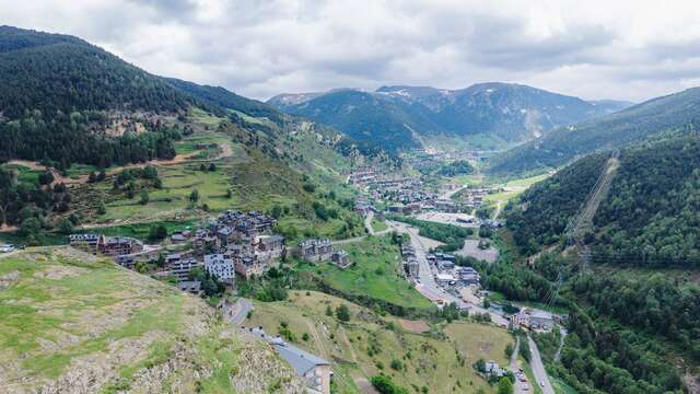 Een heerlijk verblijf in Andorra, inclusief een fles cava.