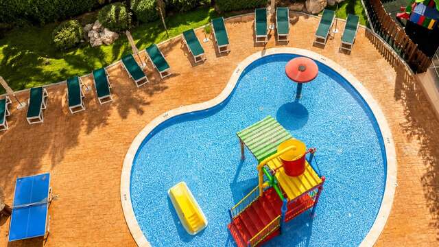 Apartamentos en Costa Dorada con piscinas y detalles para niños