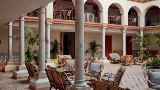 Lujo y elegancia en un hotel boutique del centro de Sevilla con copa de bienvenida