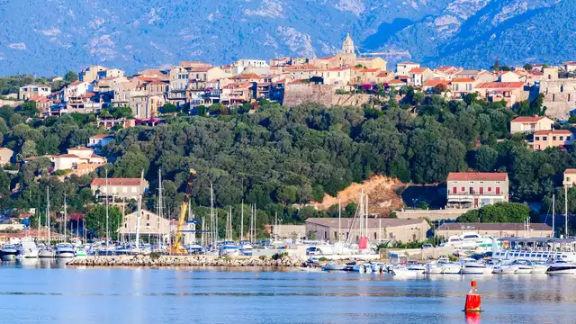 Découvrez les charmes de la Corse lors d'un séjour à Bastia avec vue mer