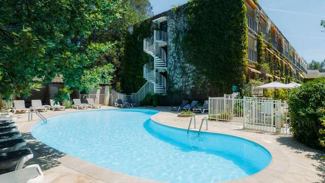 Escapade VIP dans le Luberon avec diner et soin