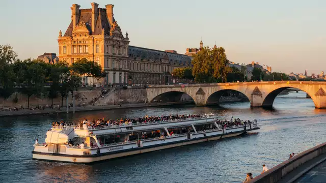 Fin de semana en familia en París y estancia en suite con crucero por el Sena
