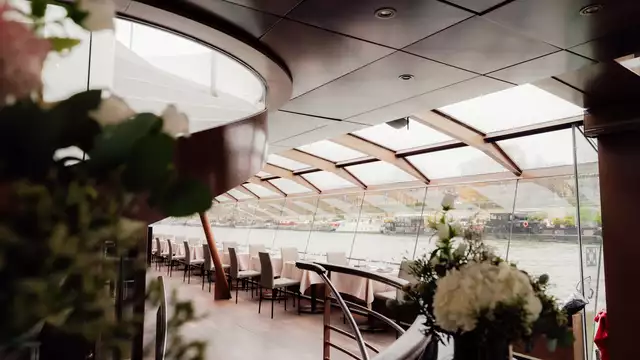 Dîner romantique sur la Seine pour séjour d'exception à Paris