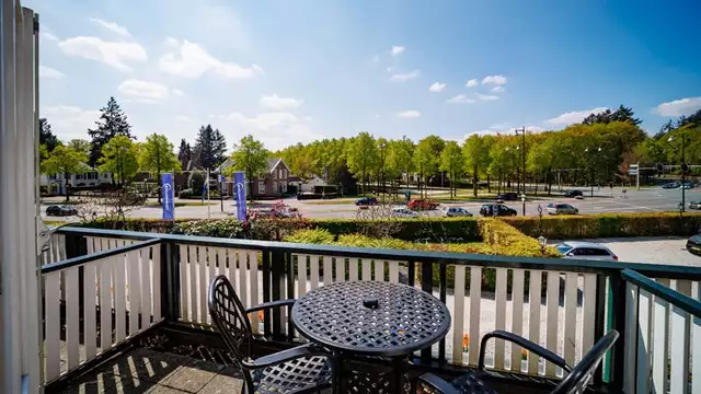 Comfortabele overnachting met eigen balkon, dicht bij Paleis Het Loo en de Veluwe