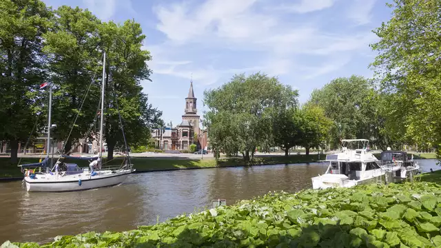 Explorez la ville animée de Leeuwarden et ses alentours