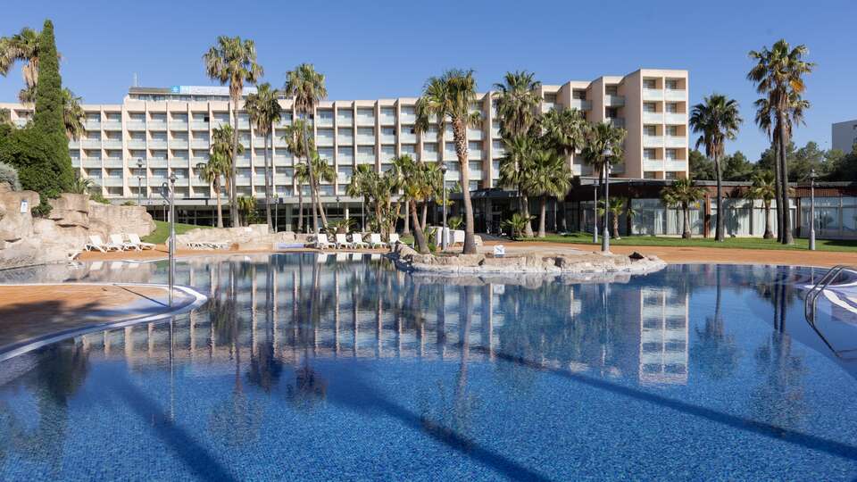 Escapada en pareja con media pensión y acceso directo a cala en l' Ametlla