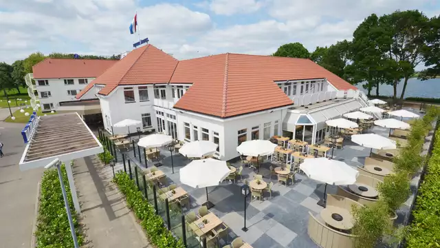 Romanticismo en Rosmalen con una botella de champán y salida tardía