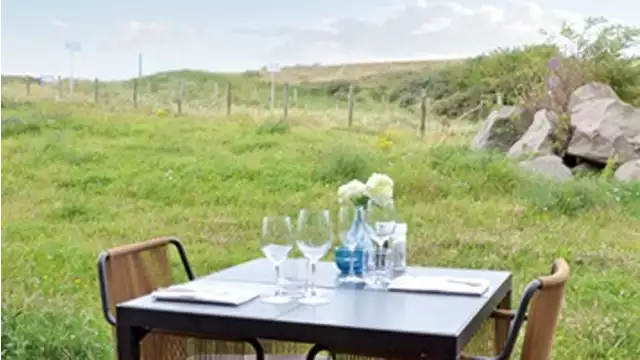 Délicieux repas près des dunes hollandaises