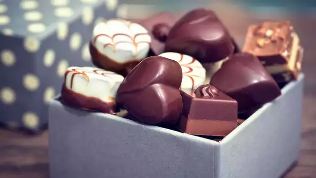 Premium romántica: Cena a la luz de las velas, cava, bombones y mucho más en Barcelona