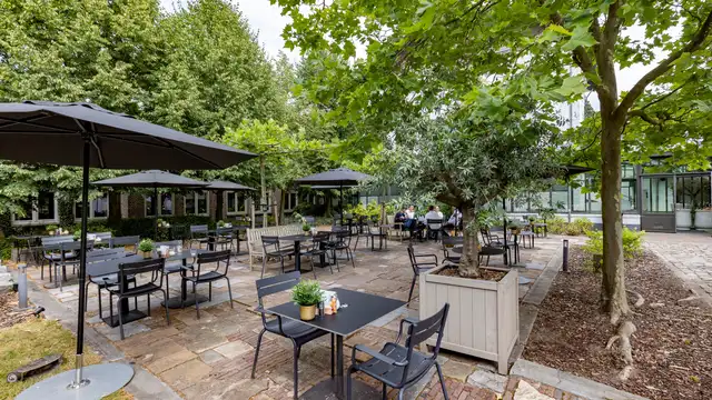 Uitblazen vanop je terras in een kasteel in Baarlo