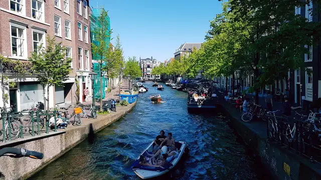 Verblijf midden in het centrum van Leiden met moderne comfort