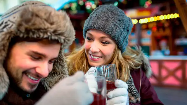 Geniet aan zee en bezoek kerstmarkt in Brugge of Oostende