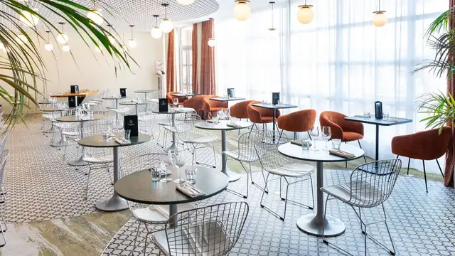 Évasion dîner et spa avec terrasse vue Golf près de Versailles