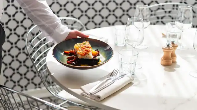Escapade détente avec spa, massage et dîner près de Versailles