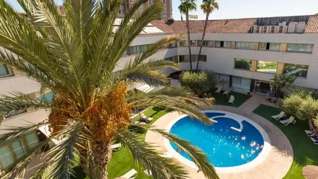 Uitje in Alicante met volpension in een driesterrenhotel met zwembad