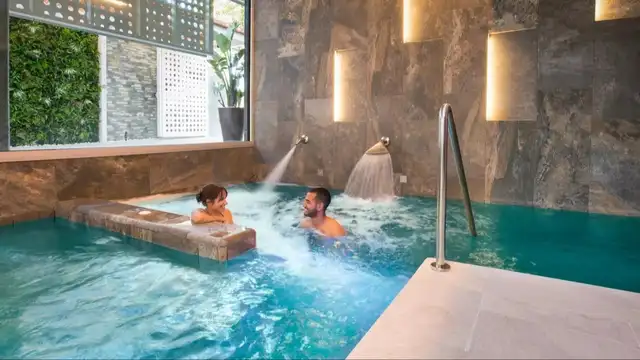 Fuga con spa e cena sulla costa del Maresme
