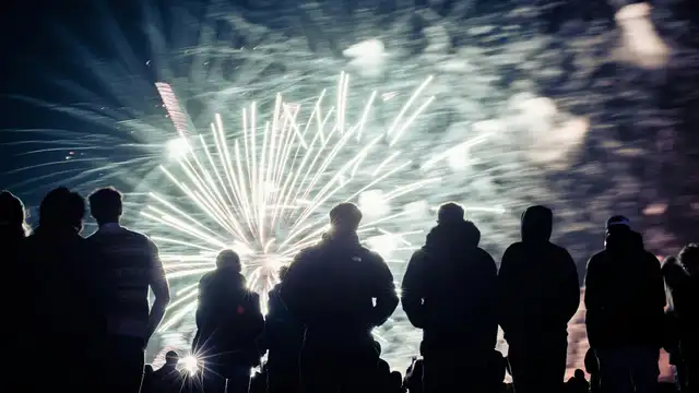 Dale la bienvenida al 2027 en el Blu Hotel Almansa!! Celebra, disfruta y brinda en una noche única