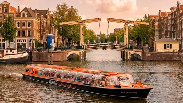 Explorez le magnifique centre-ville d'Amsterdam sur l'eau