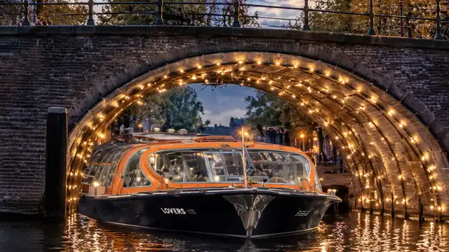 Winterspecial: geniet van een rondvaart door de grachten tijdens het Amsterdam Light Festival
