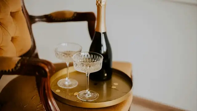 Fêtez le Nouvel An avec dîner de gala, open bar et départ tardif !