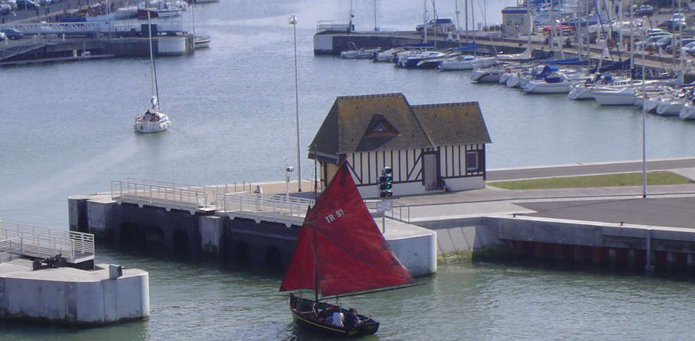 419968_986_485_FSImage_1_Hotel_Du_Soleil_Le_Beach_Hotel_port