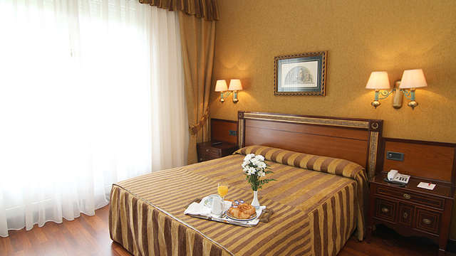 Escapada con Cena Asturiana y cesta de frutas en Gijón