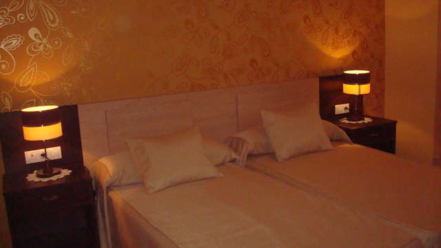 1 noche en habitación doble estándar para 2 adultos