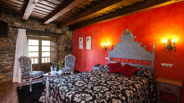 1 noche en habitación doble superior para 2 adultos