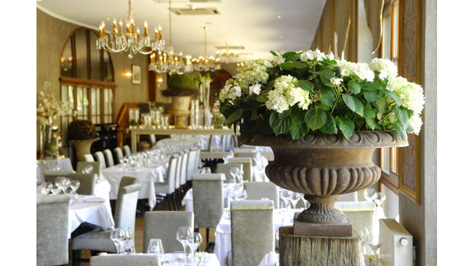 Romanticismo en un hotel del siglo XVII y cena en Ardenas desde noches