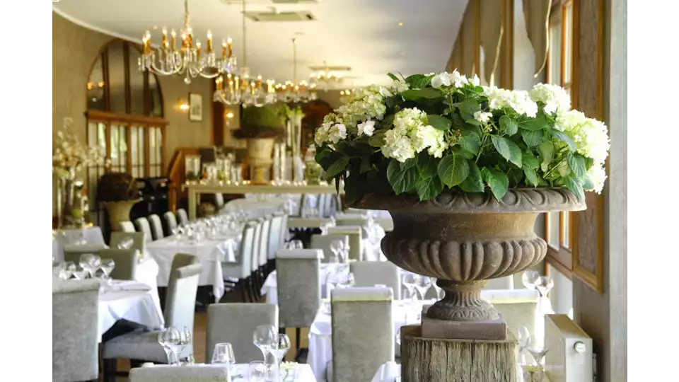 Romanticismo en un hotel del siglo XVII y cena en Ardenas desde noches