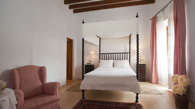 1 noche en habitación doble estándar para 2 adultos