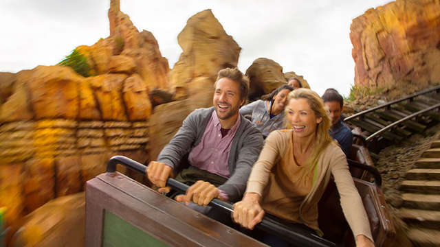 1 Entrée aux 2 parcs Disneyland® Paris pour 2 adultes
