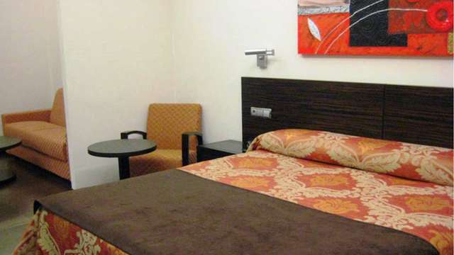 1 noche en habitación doble estándar para 2 adultos