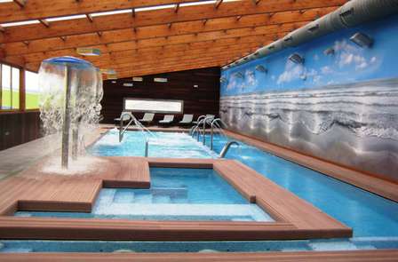 Séjour reposant avec spa, dîner et jacuzzi privé près de Murcie