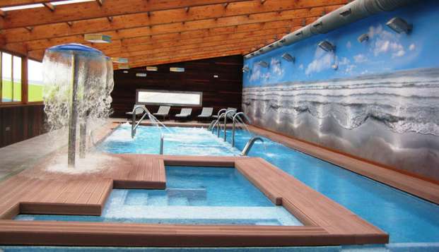 Escapada relax y gastronómica : Bañera de hidromasaje en la habitación, cena y acceso al spa